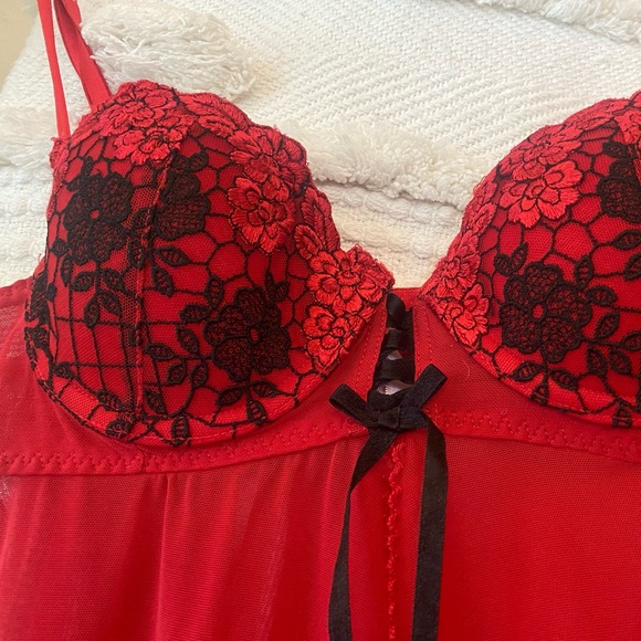 Inner Secrets Babydoll mesh red and black slit open front - Picture 4 of 7
